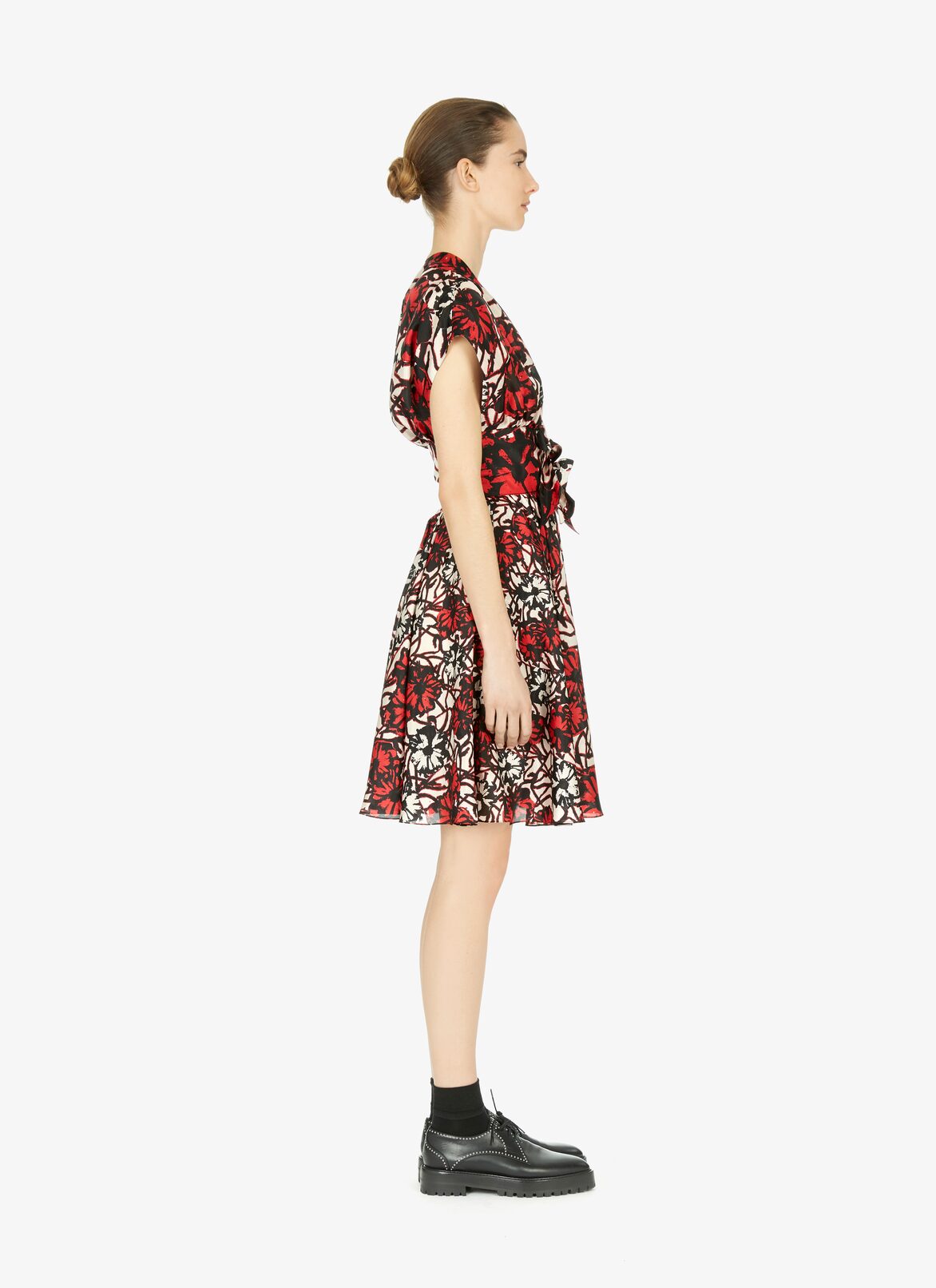Ausgestelltes Kleid aus Habotai-Seide mit Print  ALAÏA SCHWARZ/ROT AUSGESTELLTES KLEID AUS HABOTAI-SEIDE MIT PRINT